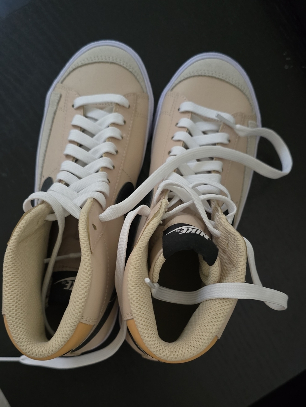 Nw/oT Nike Girl’s High-Top Sneakers in Beige, White and Black Size 5Y